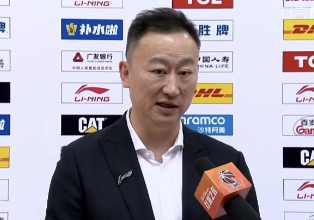 虎扑足球-刘维伟：新外援克劳福德还要适应球队，今晚罚球确实有失水准